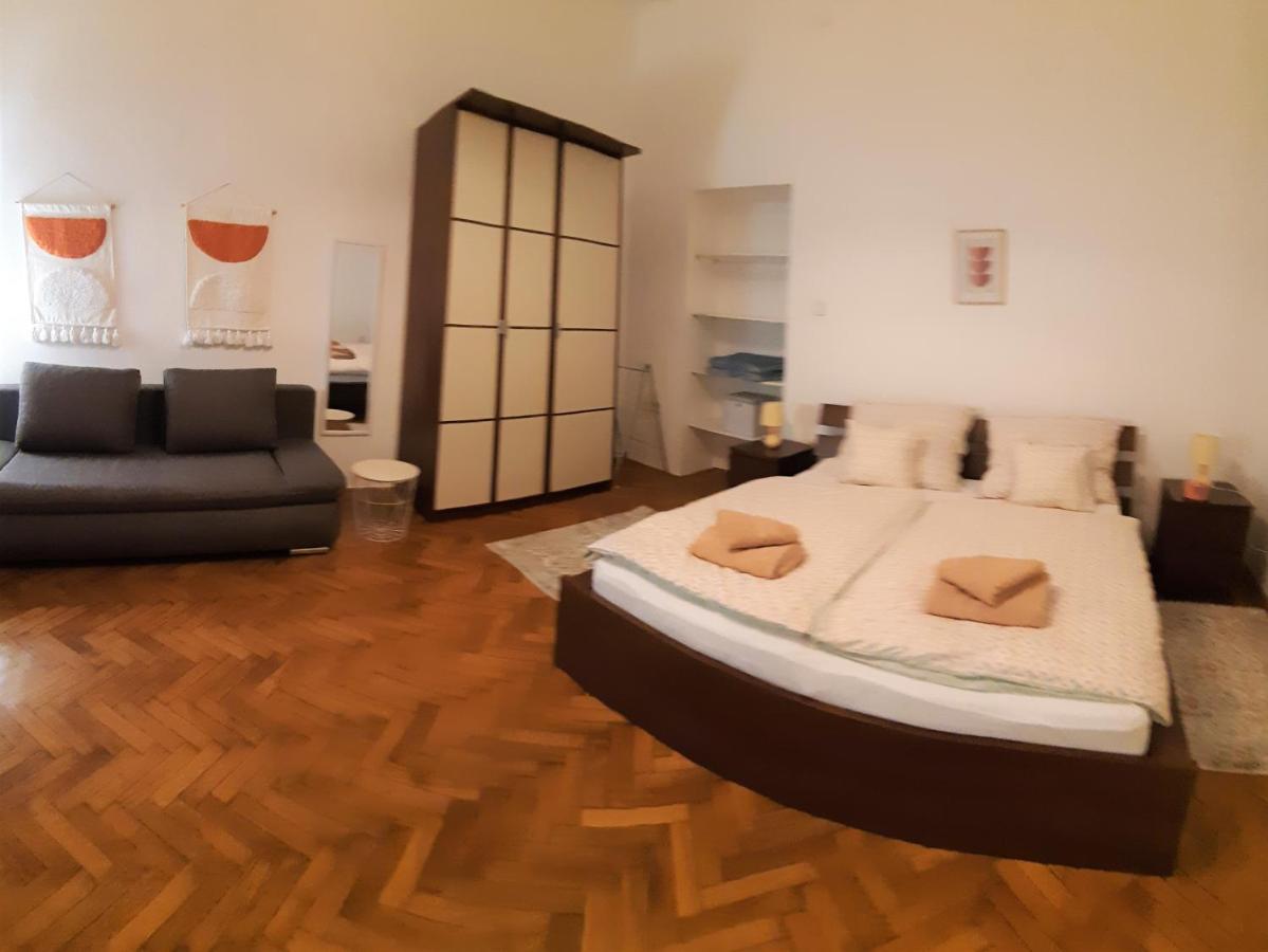 Citypark Classic Downtown Apartment Budapeste Exterior foto